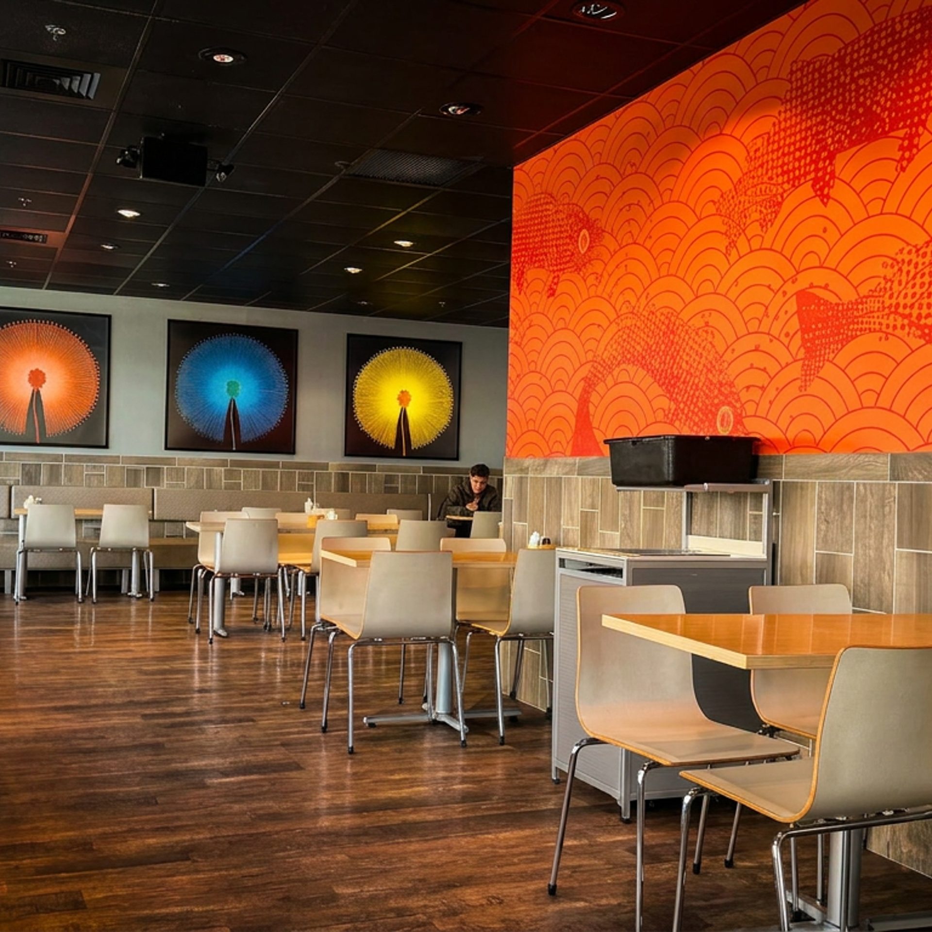 Clean, Modern, Easy to Love — Right Near U of I