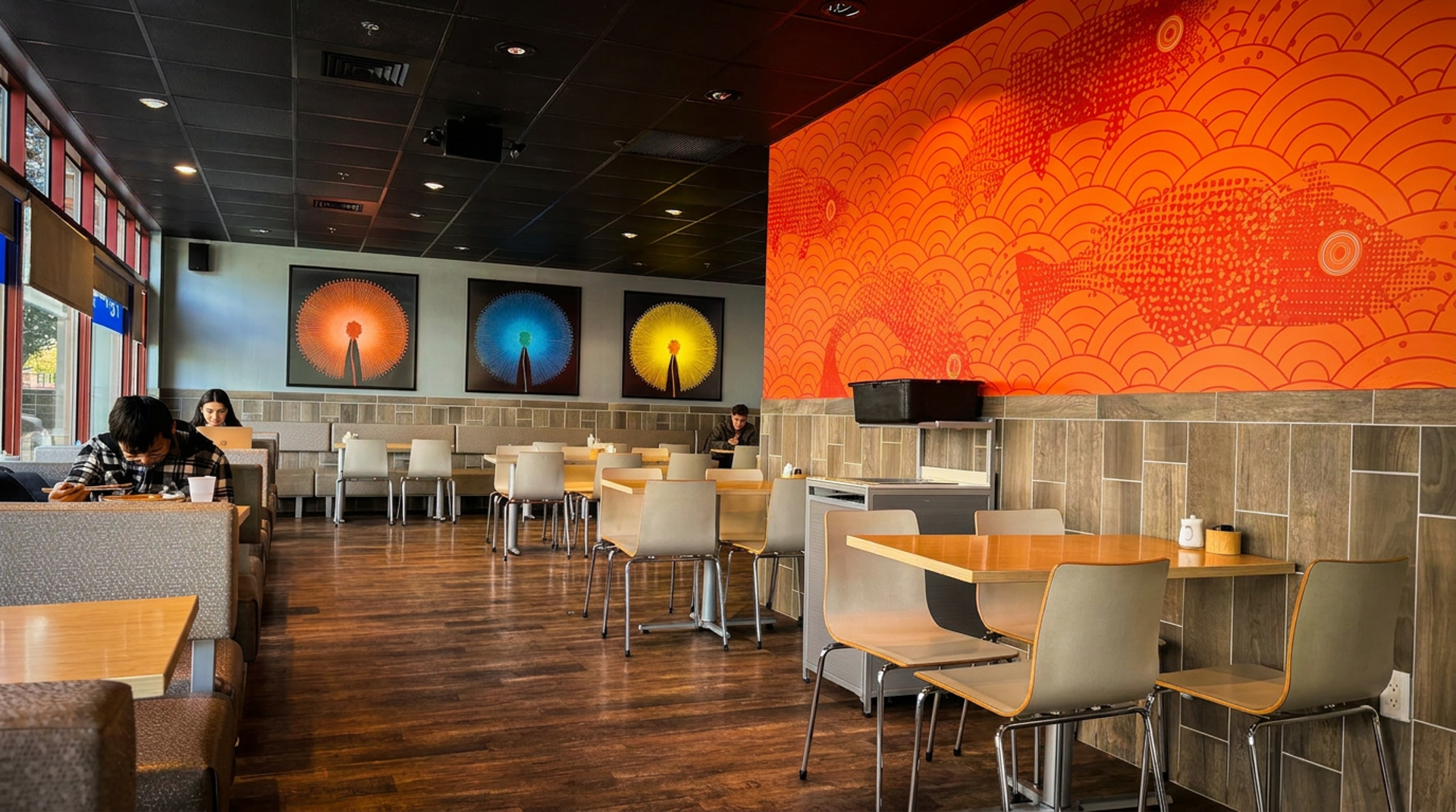 Clean, Modern, Easy to Love — Right Near U of I